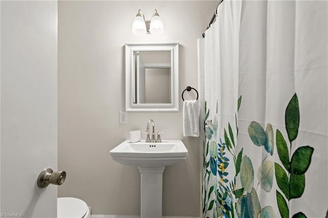 5722 Friendswood Drive, Greensboro, NC 27409