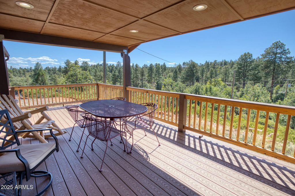Image 1 of property listing at 879 GERONIMO Lane, Show Low, AZ 85901