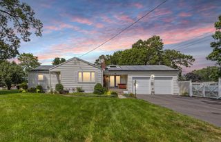 12 Arlington Road, Windsor Locks, CT 06096