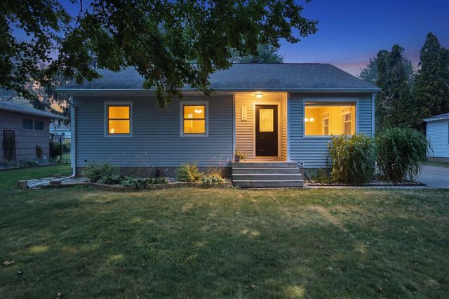 725 Winter Street, Spring Lake Vllg, MI 49456
