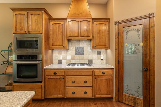 1657 S Timber Lake Drive, Nixa, MO 65714