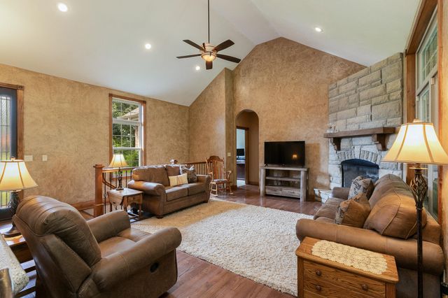 1657 S Timber Lake Drive, Nixa, MO 65714