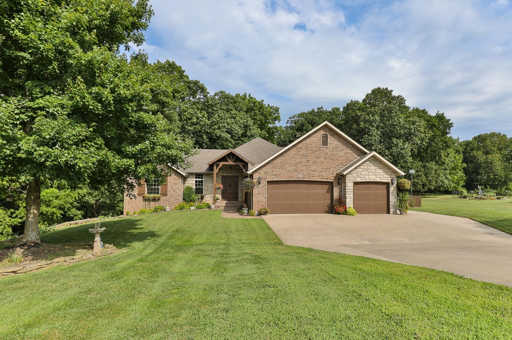 1657 S Timber Lake Drive, Nixa, MO 65714