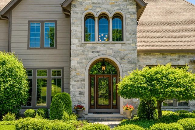 11092 N Sutton Ridge DRIVE, Mequon, WI 53097