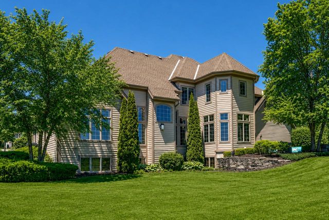11092 N Sutton Ridge DRIVE, Mequon, WI 53097