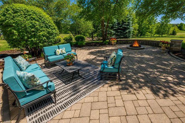 11092 N Sutton Ridge DRIVE, Mequon, WI 53097