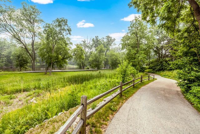 11092 N Sutton Ridge DRIVE, Mequon, WI 53097