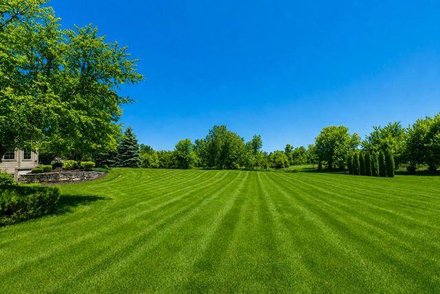 11092 N Sutton Ridge DRIVE, Mequon, WI 53097