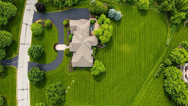 11092 N Sutton Ridge DRIVE, Mequon, WI 53097