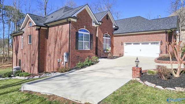 41 Verdant Circle SE, Huntsville, AL 35803