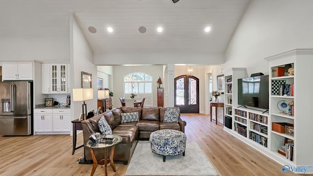 41 Verdant Circle SE, Huntsville, AL 35803