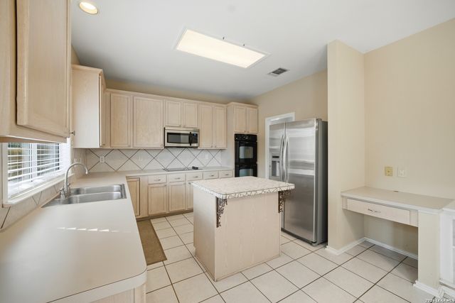 15322 PRESTON COVE DR, San Antonio, TX 78247