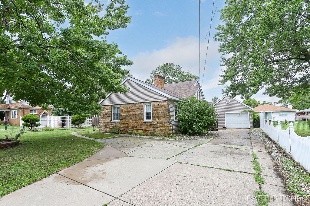 1044 E Apple Avenue, Muskegon City, MI 49442