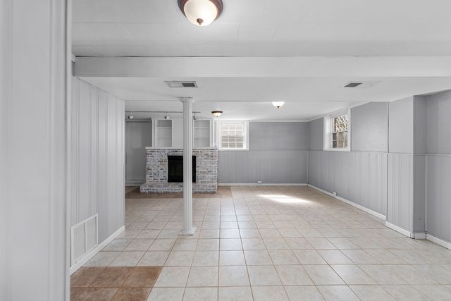 2425 W 46th Street, Davenport, IA 52806