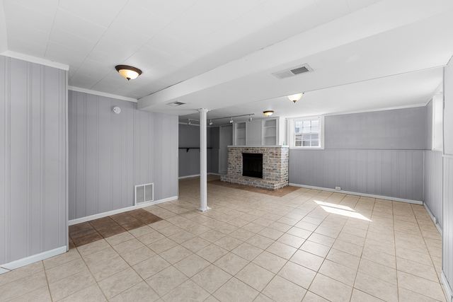 2425 W 46th Street, Davenport, IA 52806