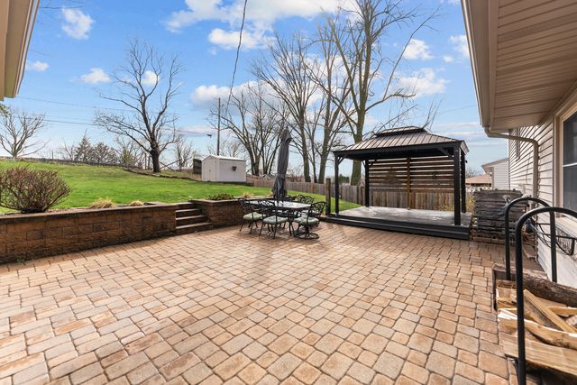 2425 W 46th Street, Davenport, IA 52806