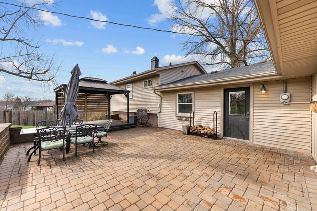 2425 W 46th Street, Davenport, IA 52806