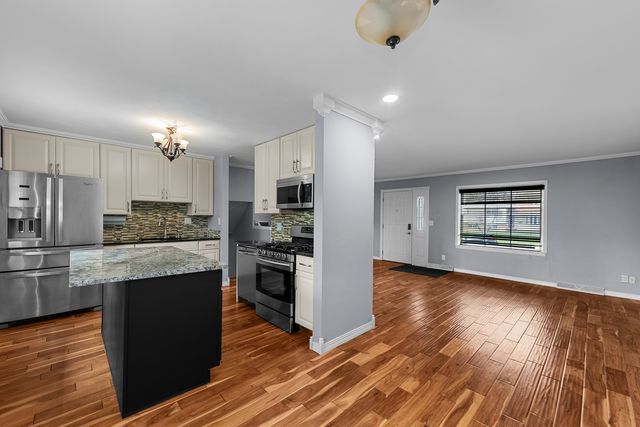 2425 W 46th Street, Davenport, IA 52806