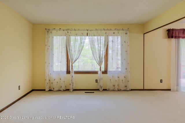 6520 W Galway Circle, Dimondale, MI 48821