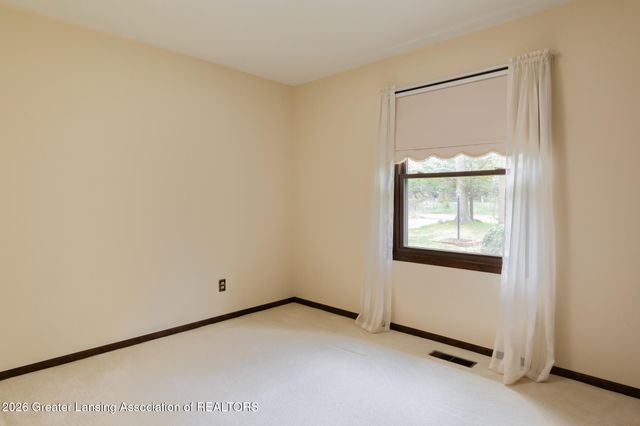 6520 W Galway Circle, Dimondale, MI 48821