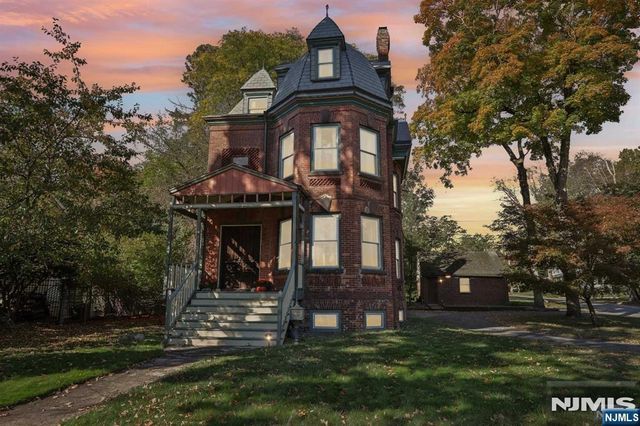 206 Park Street, Haworth, NJ 07641