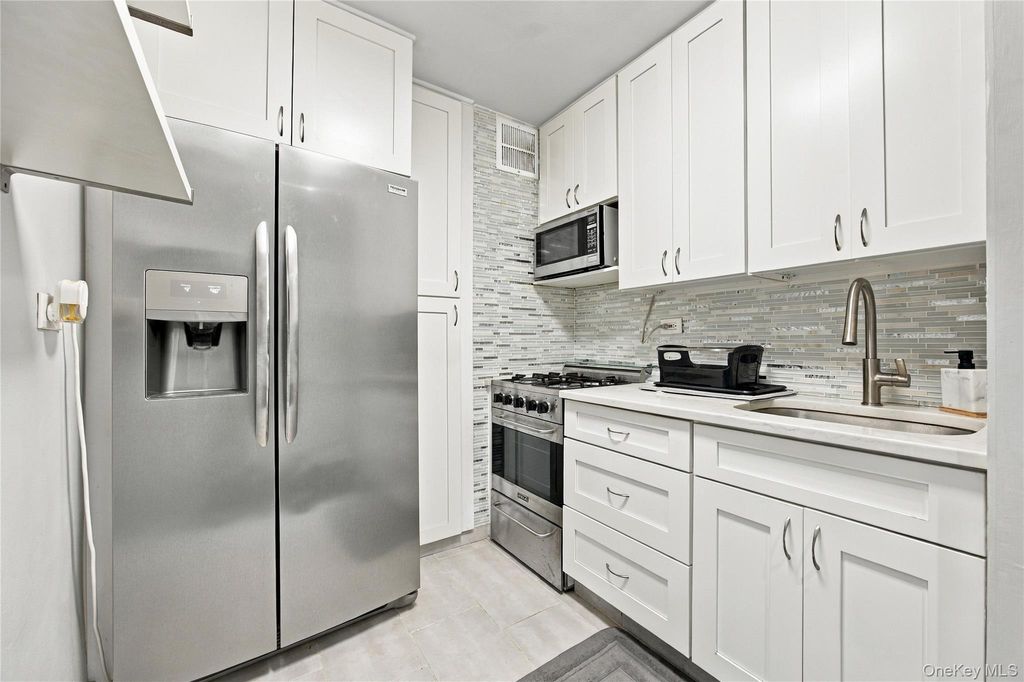 9910 60th Avenue 5A, Corona, NY 11368 — photo 3