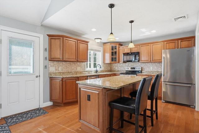 20 Fiske Ave, Upton, MA 01568