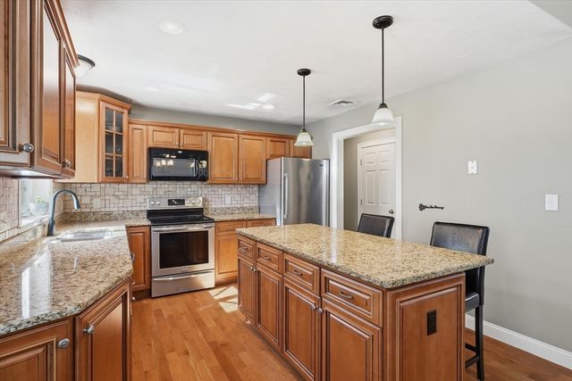 20 Fiske Ave, Upton, MA 01568