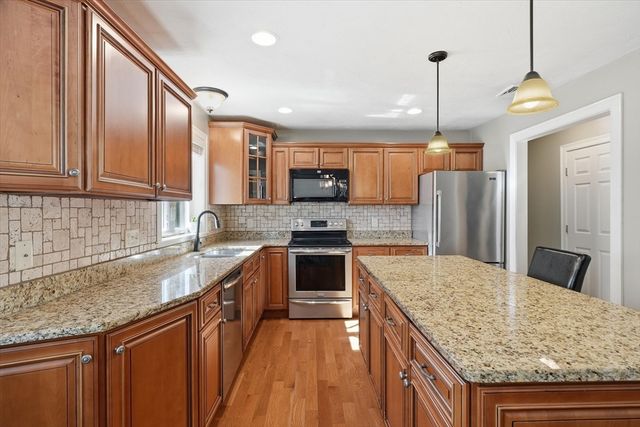 20 Fiske Ave, Upton, MA 01568
