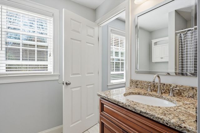 20 Fiske Ave, Upton, MA 01568