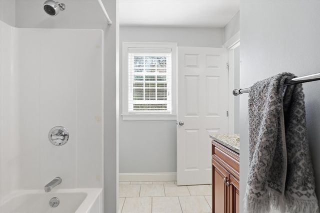 20 Fiske Ave, Upton, MA 01568