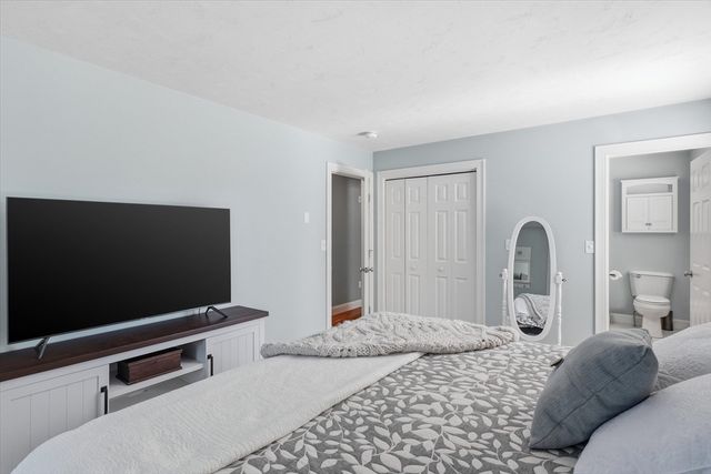 20 Fiske Ave, Upton, MA 01568