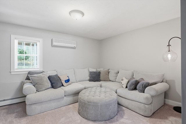 20 Fiske Ave, Upton, MA 01568