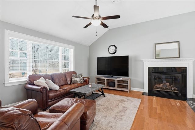 20 Fiske Ave, Upton, MA 01568