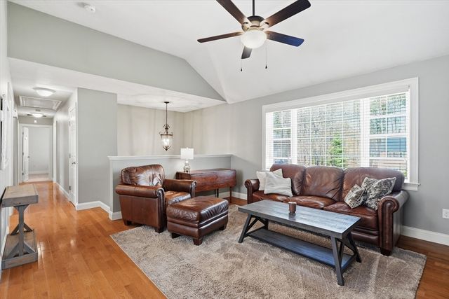 20 Fiske Ave, Upton, MA 01568