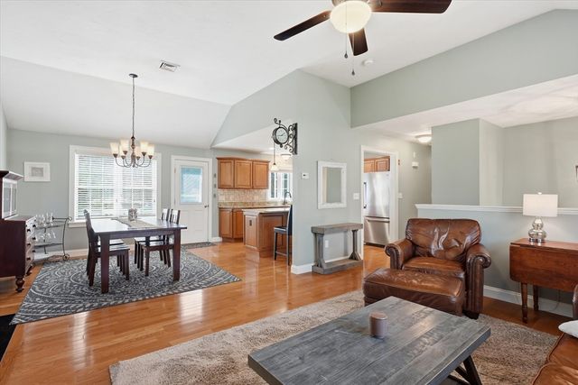 20 Fiske Ave, Upton, MA 01568