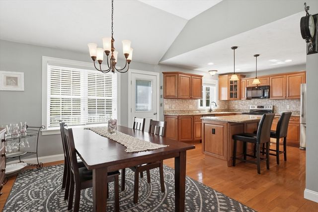 20 Fiske Ave, Upton, MA 01568