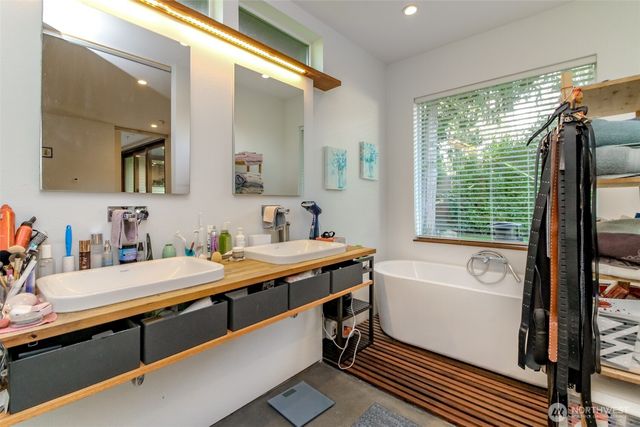 11132 159th Avenue NE, Redmond, WA 98052