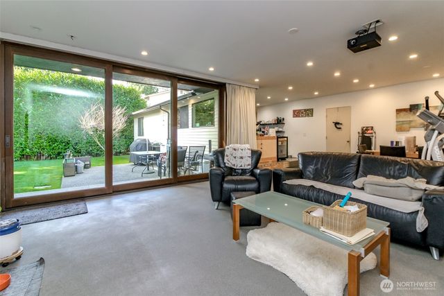 11132 159th Avenue NE, Redmond, WA 98052