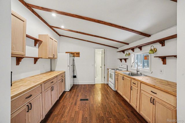 250 S Leaton Road, Chippewa Township, MI 48858