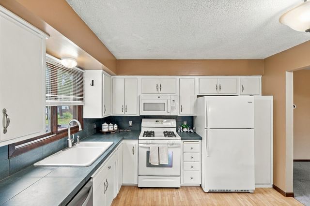 718 73rd Way N, Brooklyn Park, MN 55444