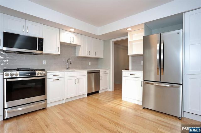 10 Villa Court, Park Ridge, NJ 07656