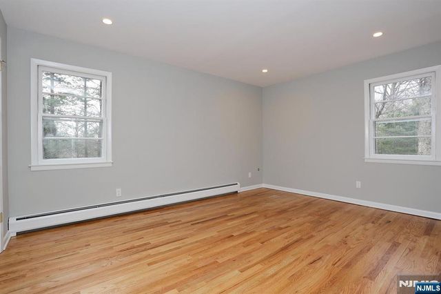 10 Villa Court, Park Ridge, NJ 07656