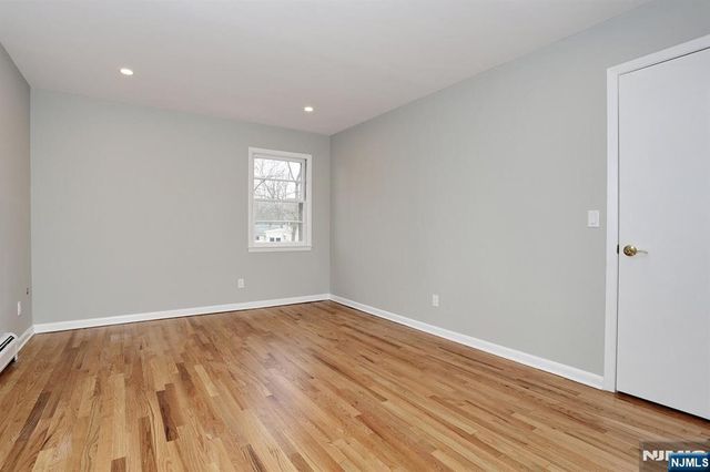 10 Villa Court, Park Ridge, NJ 07656