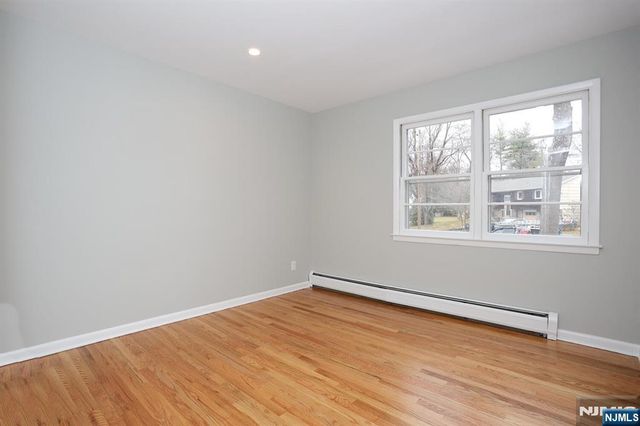 10 Villa Court, Park Ridge, NJ 07656