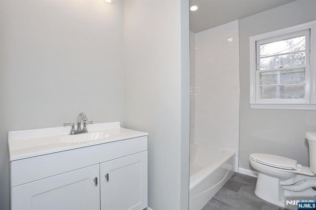 10 Villa Court, Park Ridge, NJ 07656