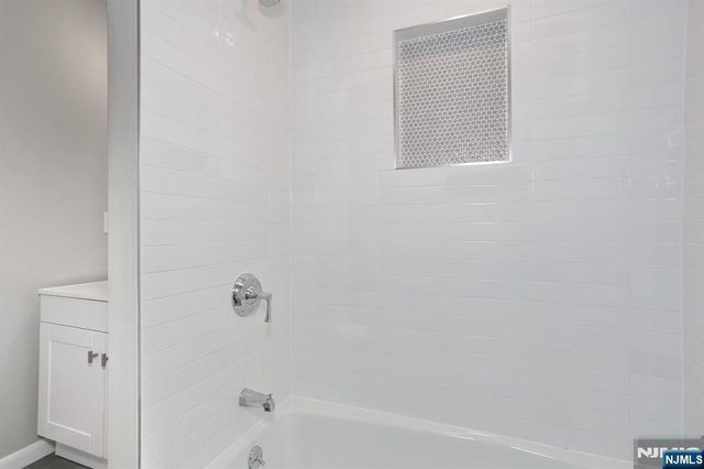 10 Villa Court, Park Ridge, NJ 07656