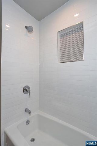 10 Villa Court, Park Ridge, NJ 07656