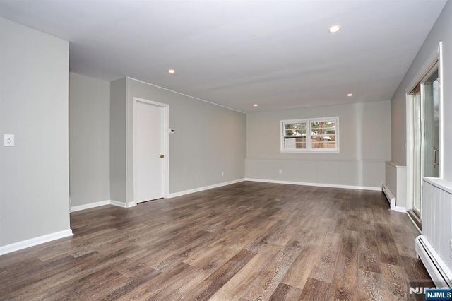 10 Villa Court, Park Ridge, NJ 07656