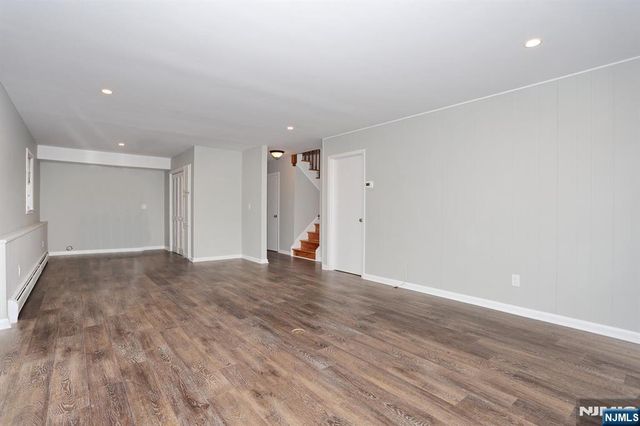 10 Villa Court, Park Ridge, NJ 07656